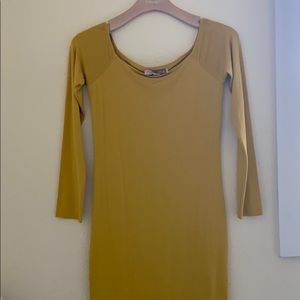 I’m selling a tight dress